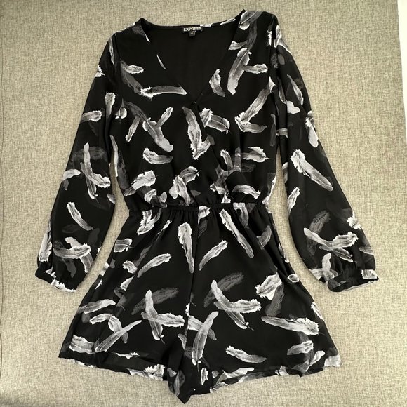 Express Romper Shorts Long Sleeve Feather Print Black & Gray Lined Lightweigt - Picture 11 of 12